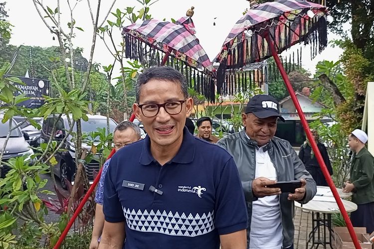 Sandiaga Salahuddin Uno saat menghadiri launching album lagu dan syair jernih ciptaan ustadz Salman di Tajurhalang, Kabupaten Bogor, Jawa Barat, Rabu (26/4/2023).