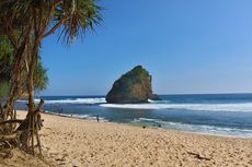 Jelajah Pantai Ngudel di Malang Selatan, Ada Bukit Asmara