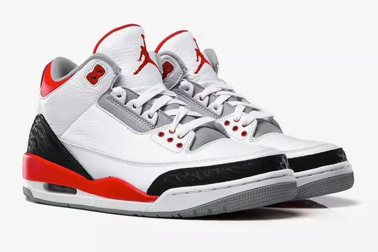 Air Jordan 3 Fire Red kembali ke gaya awal dengan menampilkan branding Nike Air di bagian tumit