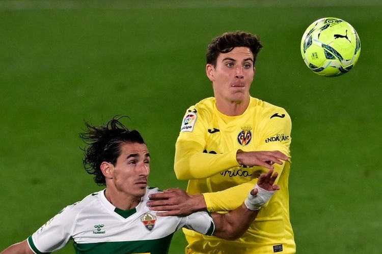 Bek tengah Villarreal asal Spanyol, Pau Torres. Saat ini, Pau Torres tengah diincar oleh klub peserta Liga Inggris, Aston Villa.