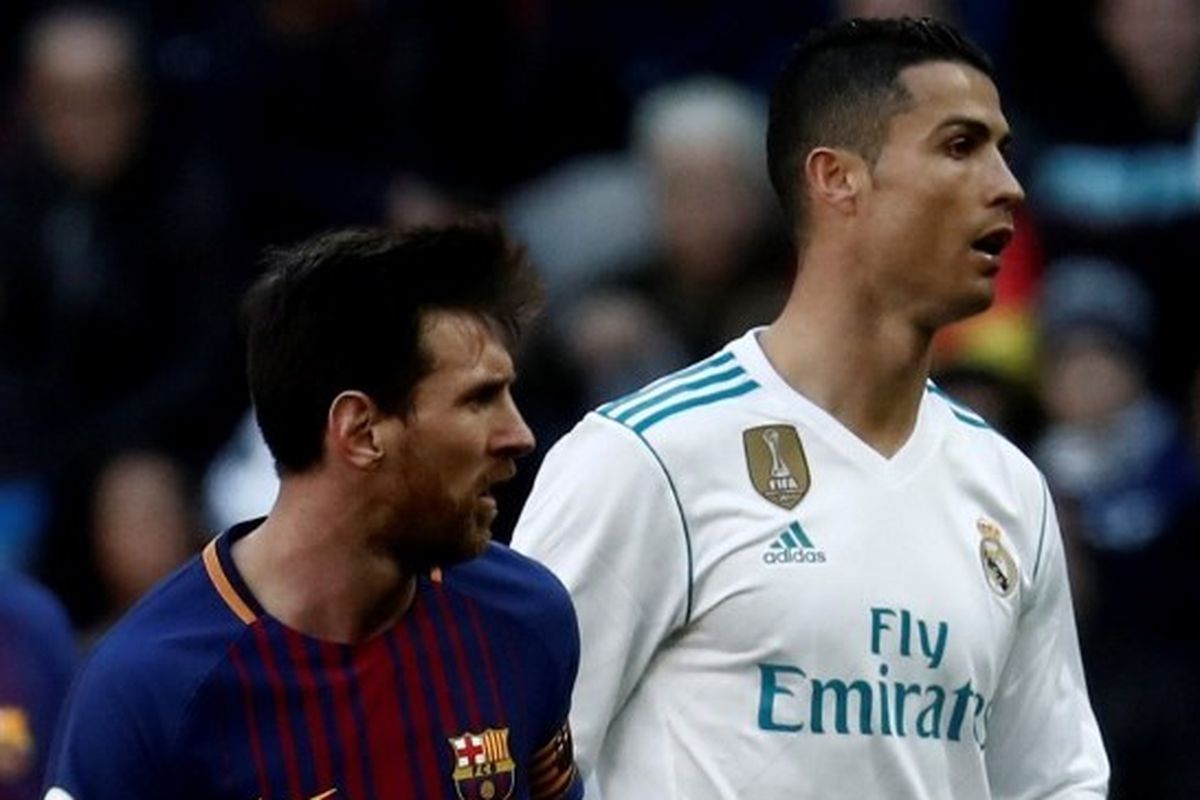 Lionel Messi dan Cristiano Ronaldo pada pertandingan Real Madrid vs Barcelona di Stadion Santiago Bernabeu, 23 Desember 2017.