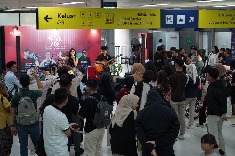 Penumpang LRT Jabodebek Kini Bisa Nikmati Konser Sambil Tunggu Kereta