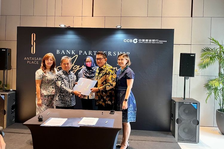 Penandatanganan kerjasama antara Direktur Utama PT Prospek Duta Sukses , A. H. Bimo Suryono dengan Consumer Asset Division Head PT Bank China Construction Bank Indonesia (CCBI). Kerjasama ini akan memudahkan calon konsumen yang ingin memiliki unit apartemen di Antasari Place
