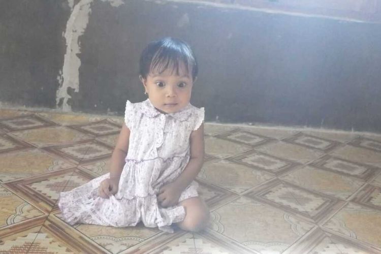 Atqia Nabila yang berusia 21 bulan tinggal di Desa Paya Rabo, Kecamatan Sawang, Kabupaten Aceh Utara, Sabtu (23/10/2021).