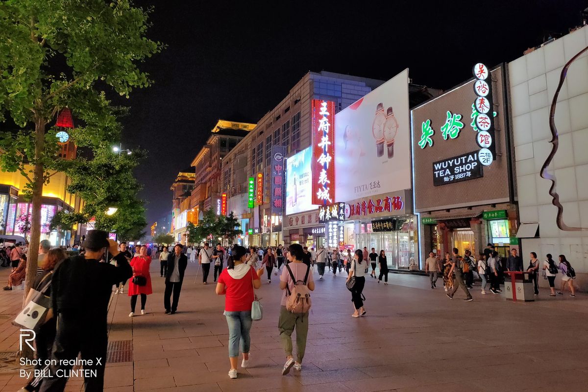 Ilustrasi: Salah satu sudut Kota Beijing di malam hari.