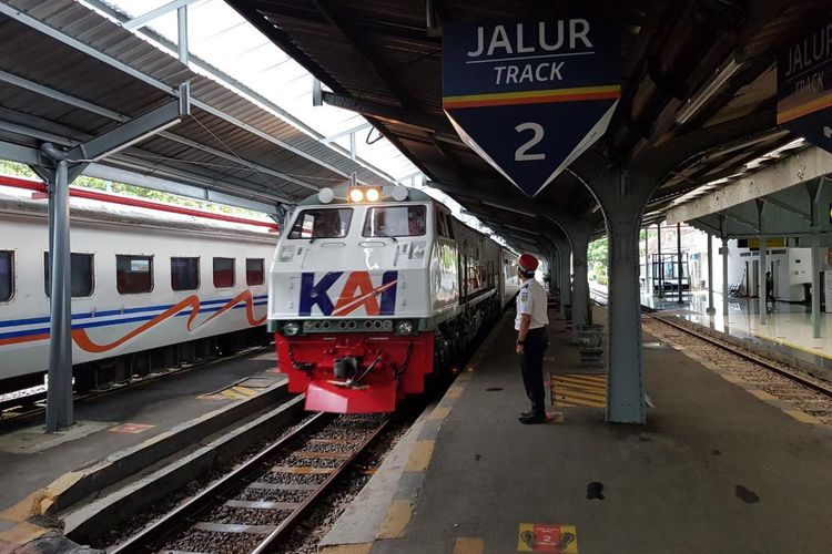 PT KAI Daop 9 tetap mengoperasikan layanan kereta api jarak jauh dan dekat pada masa PPKM darurat 