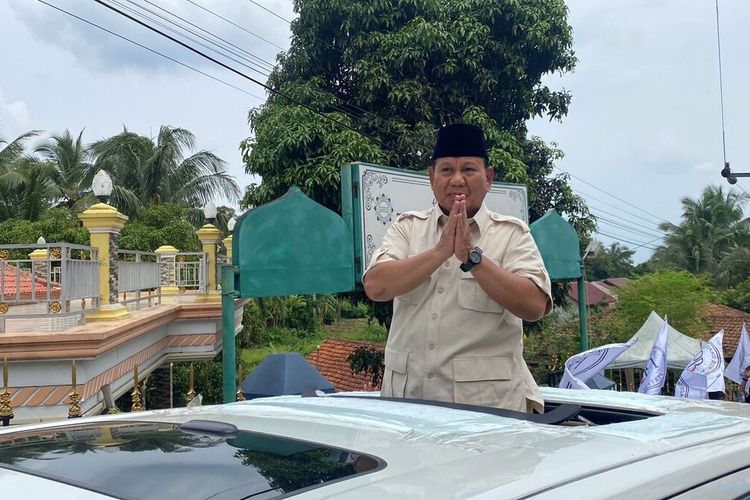 Calon presiden nomor urut 3, Prabowo Subianto saat berkunjung ke Kabupaten Pandeglang, Minggu (3/12/2023).