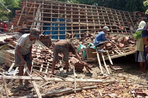 Angin Kencang Sebabkan 850 Rumah Rusak, Tower, dan Gedung SMK Ambruk