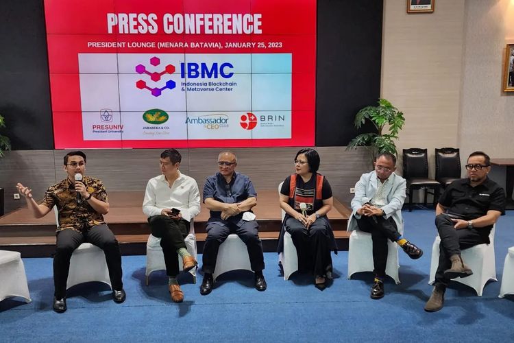 PPresUniv,  Jababeka, Ambassador and CEO Club, BRIN meluncurkan inisiatif program Indonesia Blockchain and Metaverse Center (IBMC) pada 25 Januari 2023.

