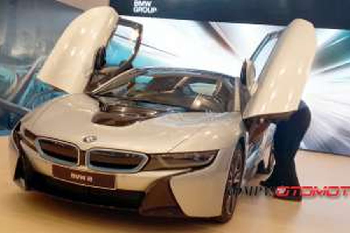 BMW i8 disiapkan jelang pameran GIIAS 2016.