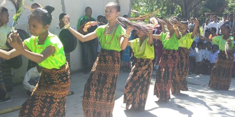 Ini Cara  Sikka Melestarikan  Tarian dan Permainan  