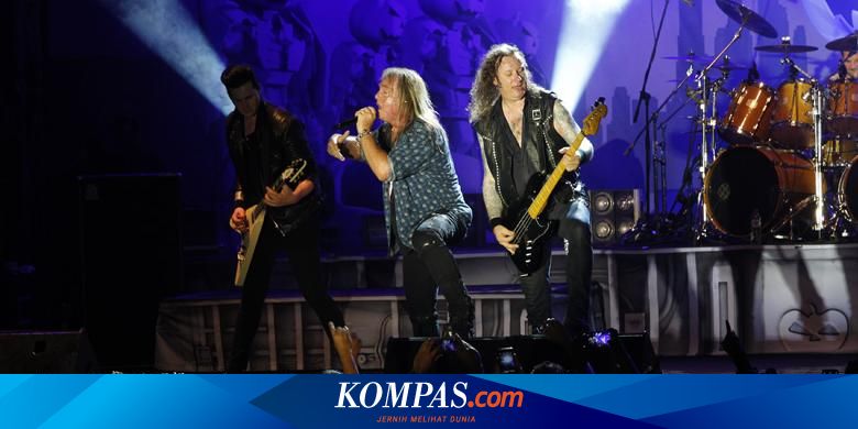 Helloween Bikin Para Penonton Meloncat Loncat