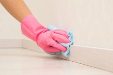 10 Cara Membersihkan Baseboard di Rumah