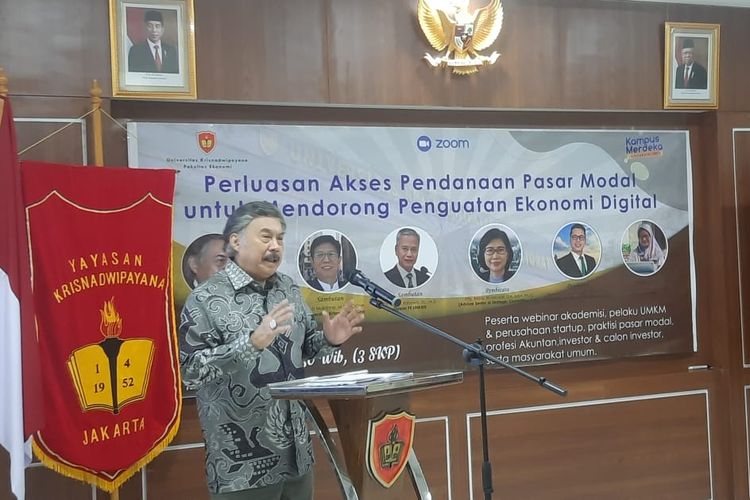 Pembina Yayasan Unkris Prof. Gayus Lumbuun dalam webinar yang digelar secara hibrid di kampus Unkris Jatiwaringin, Bekasi pada Sabtu, 6 Agustus 2022.