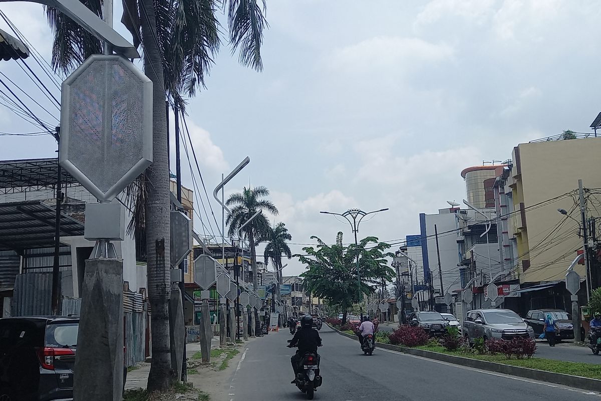 Penampakan lampu pocong di Jalan Brigjend Katanso, Kota Medan, Rabu (10/5/2023).