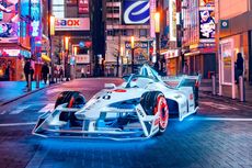 Mobil Balap Listrik Formula E Garapan Liberty Walk Mejeng di Tokyo