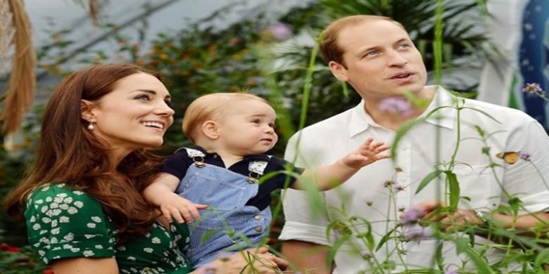 Kate Middleton, Pangeran George, dan Pangeran William saat mengadakan kunjungan ke Australia.