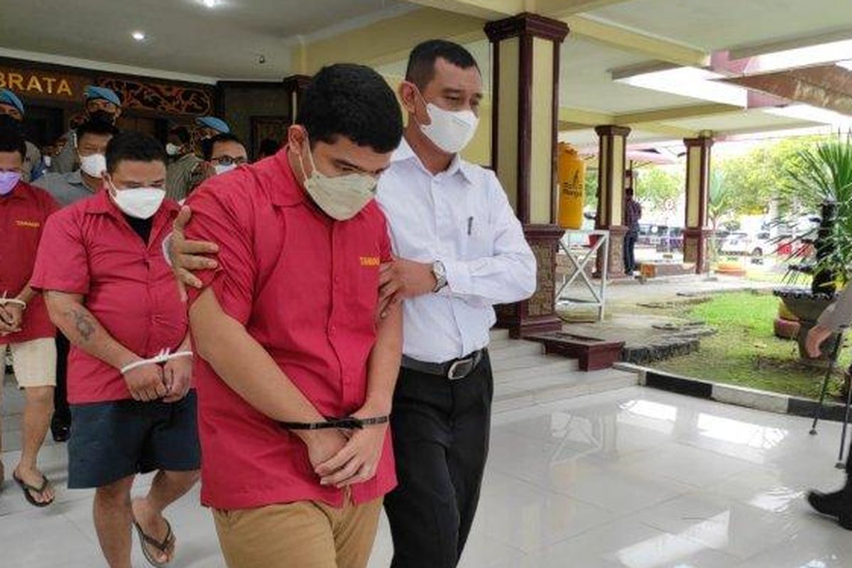 Dewa Perangin-angin, anak Bupati nonaktif Langkat ditahan atas kasus kerangkeng manusia, Jumat (8/4/2022). 


