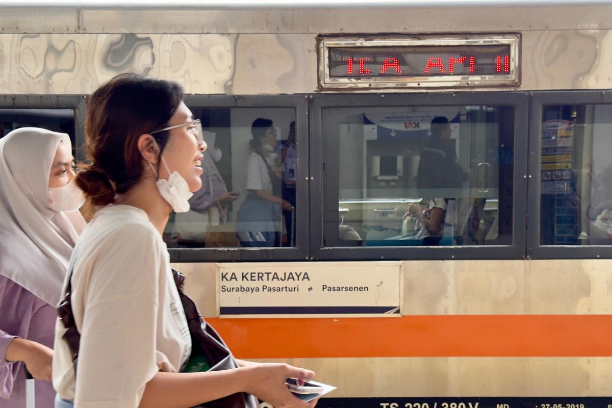 Stasiun Bekasi menjadi salah satu titik favorit keberangkatan pemudik dengan Kereta Api Jarak Jauh selama masa Angkutan Lebaran 2025.