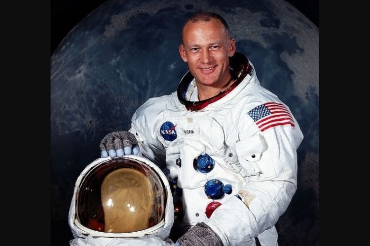 Astronot Edwin Buzz Eugene Aldrin pada Juli 1969, sebelum misi Apollo 11.