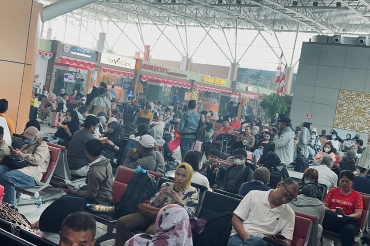 21 Penerbangan di Bandara Supadio Pontianak Delay, Jarak Pandang Pagi Hari Hanya 400-800 Meter