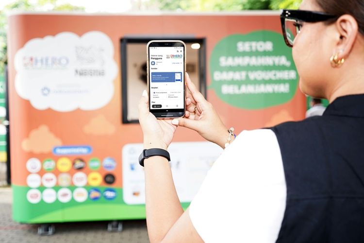 Masyarakat perlu pindai Nestlé Rekosistem Website QR Code di Waste Station untuk merekam penyetoran sampah dan mengumpulkan poin.