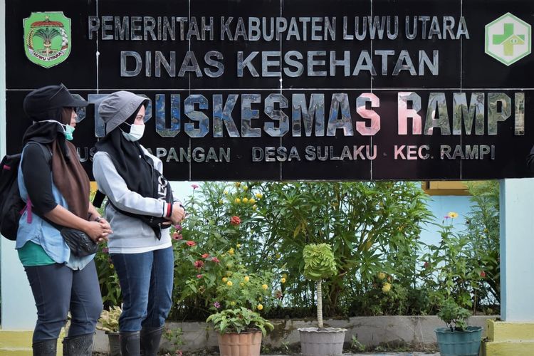 Bupati Luwu Utara Indah Putri Indriani saat meninjau Puskesmas Rampi