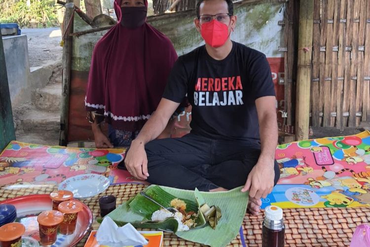 Mendikbud Nadiem saat Nginap di Rumah Guru Honorer yang Mengabdi Selama 25 Tahun.