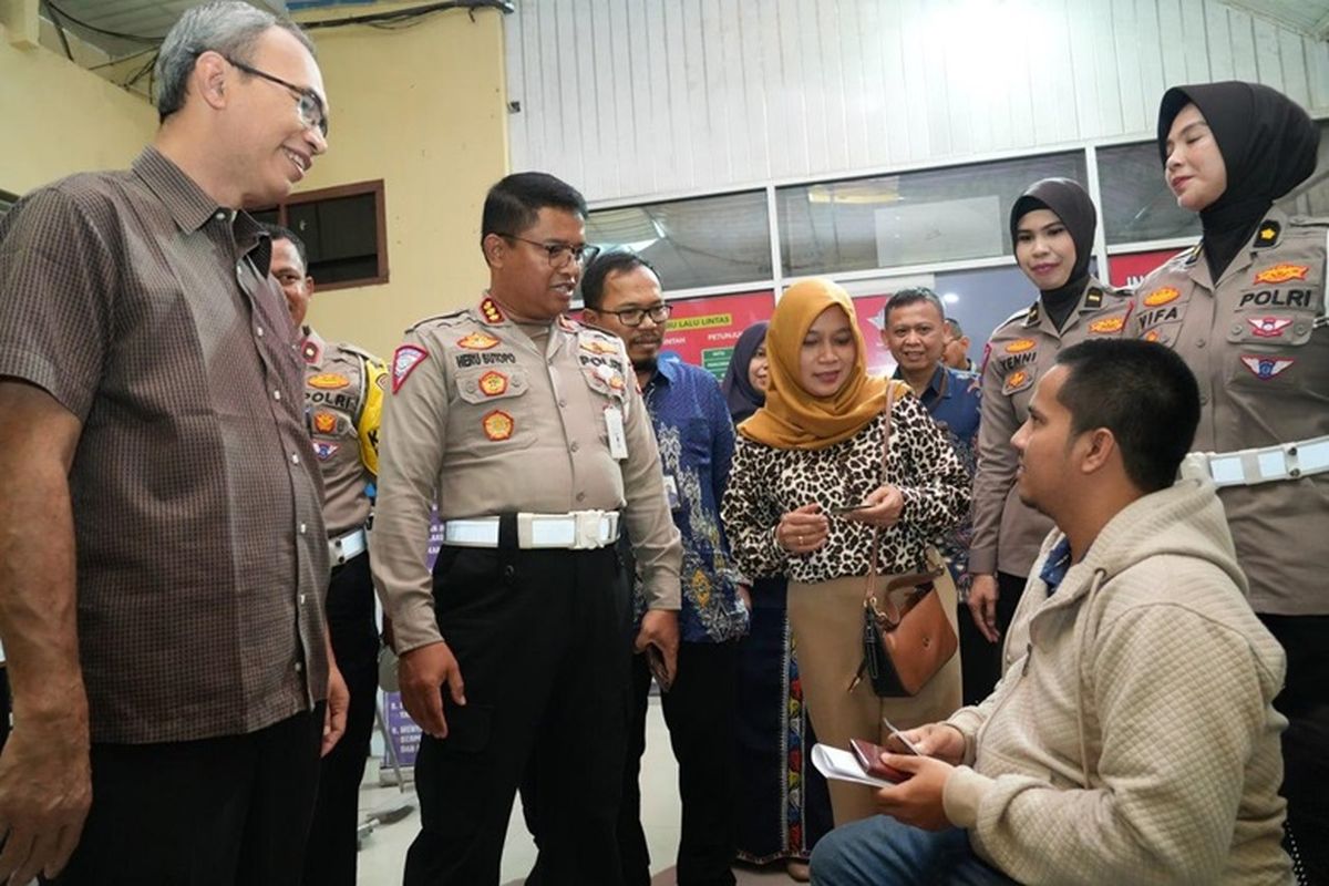 Polri dan BPJS Kesehatan melakukan uji coba persyaratan kepesertaan JKN aktif bagi pemohon SIM secara nasional mulai Jumat (1/11/2024). 