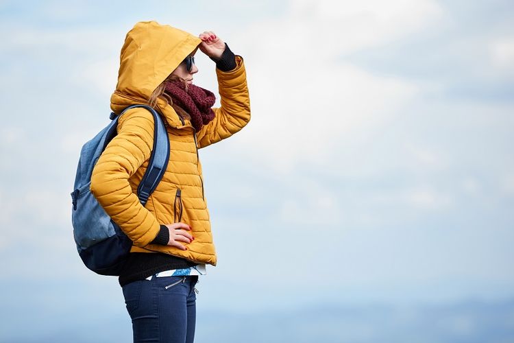 Ilustrasi jaket untuk mendaki gunung