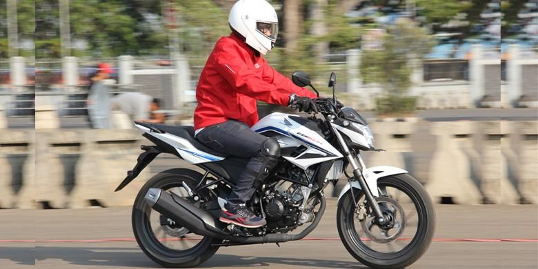 KompasOtomotif merasakan kenyamanan berkendara (ergonomi) pada All-New CB150R Sreetfire.