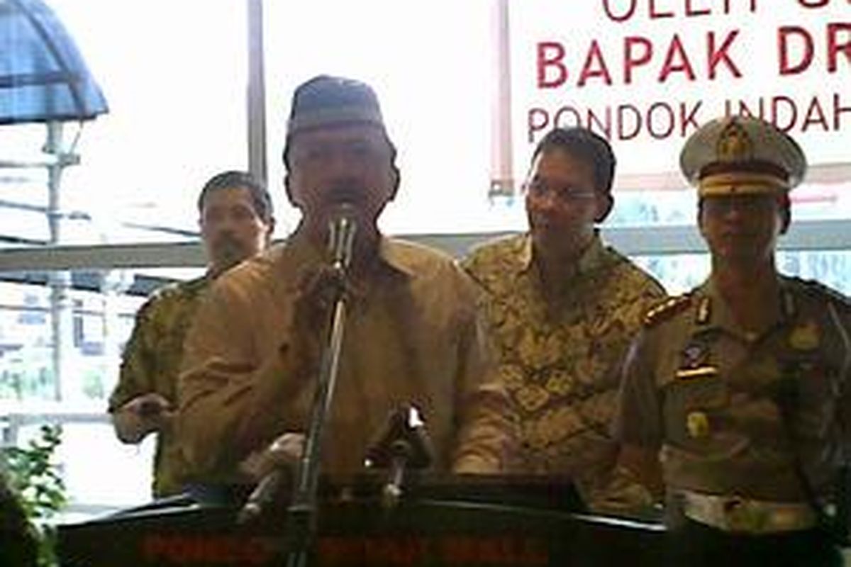 Gubernur Fauzi Bowo meresmikan koridor 8 jalur Busway di Lebak Bulus, Jakarta, Sabtu (21/2)