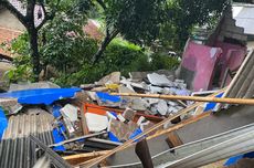 127 Warga di 1 RT di Sukabumi Mengungsi akibat Tanah Bergerak, Rumah Roboh