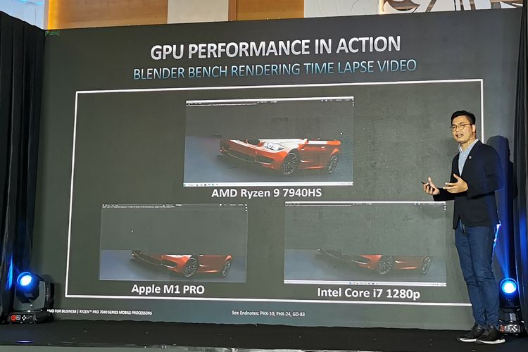 Commercial Business Development Manager AMD Indonesia Brando Lubis menunjukkan perbandingan kinerja GPU  Ryzen 9 Pro 7940  melawan Intel Core i7-1280P dan Apple M1 Pro untuk rendering di aplikasi Blender, dalam acara peluncuran Ryzen Pro 7040 di Jakarta, Rabu (20/9/2023)