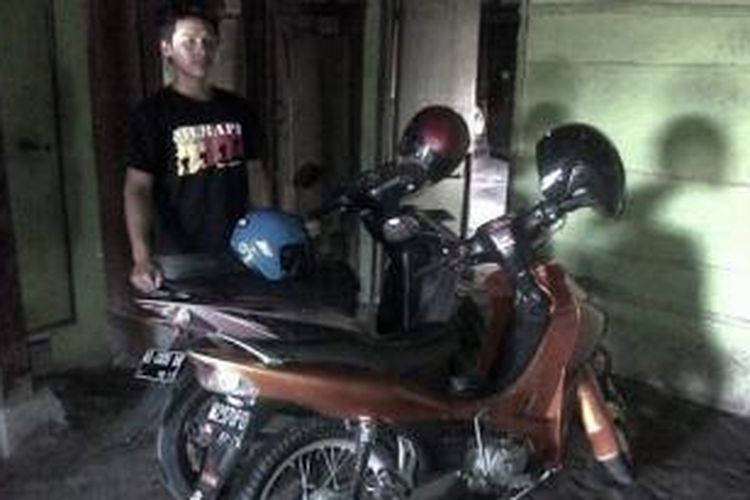 Sepeda motor para pendaki yang masih berada di basecamp Selo, Boyolali. Tiga orang pendaki tercatat naik ke Merapi pada Minggu (17/11/2013) sore.