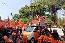 Ada Demo Buruh di Depan KPU, Jalan Imam Bonjol Ditutup