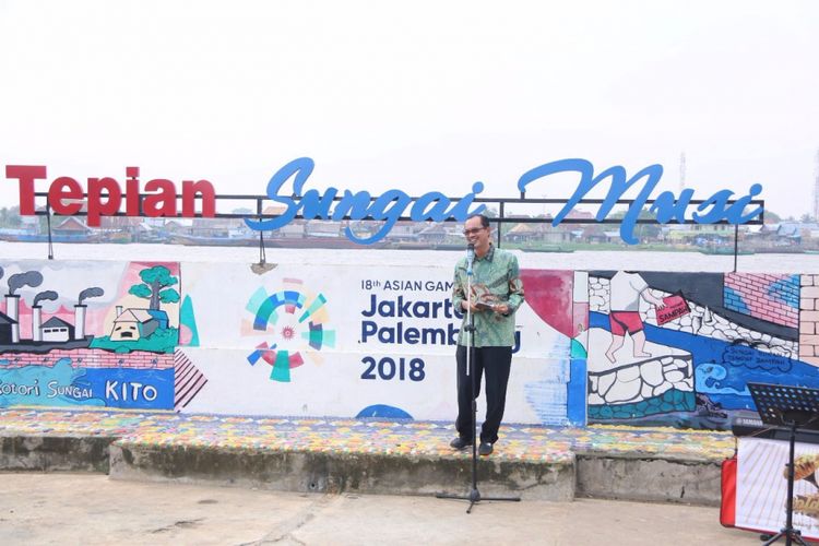 Wali Kota Palembang Harnojoyo saat meresmikan kampung mural.