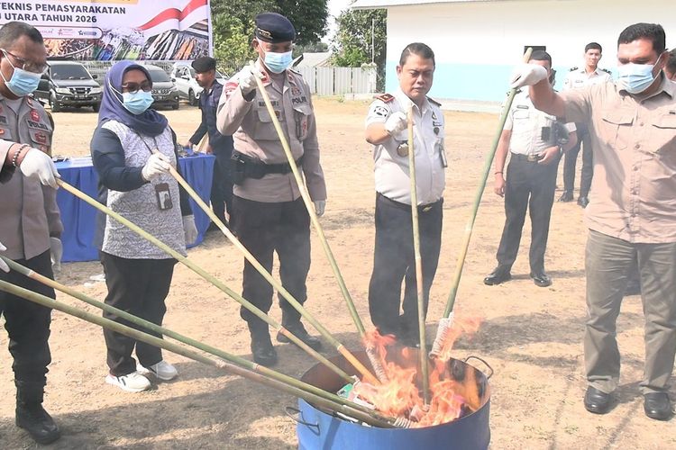 Razia 10 Lapas dan Rutan di Maluku Utara, Petugas Sita 45 Handphone hingga 254 Korek Api