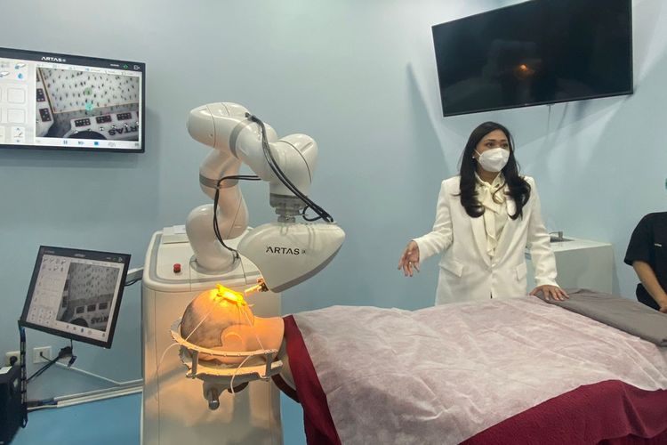 The Clinic Beautylosophy menghadirkan layanan robotic hair transplantation pertama di Indonesia dan Asia Pasific