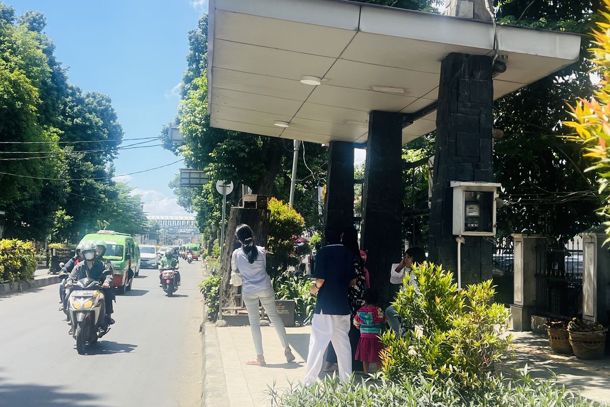 Tak Tahu Biskita Trans Pakuan Berhenti Sementara, Penumpang Kebingungan Menunggu di Shelter