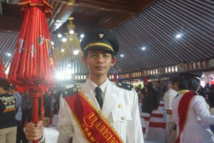 Kepala Desa Prawatan, Sabiq Muhammad yang baru berusia 25 tahun saat dilantik di Pendopo Pemerintah Kabupaten Klaten, Rabu (27/9/2023) 