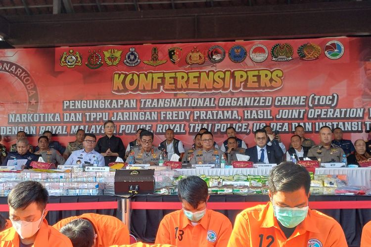 Konferensi pers pengungkapan sindikat peredaran gelap narkoba jaringan internasional Fredy Pratama di Lapangan Bhayangkara, Mabes Polri, Jakarta, Selasa (12/9/2023) 