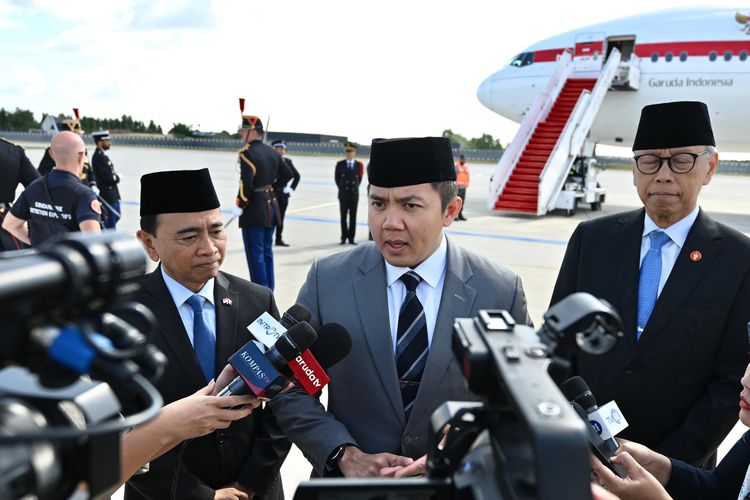 Sekretaris Kabinet (Seskab) Teddy Indra Wijaya di Paris, Prancis, Selasa (15/7/2025).