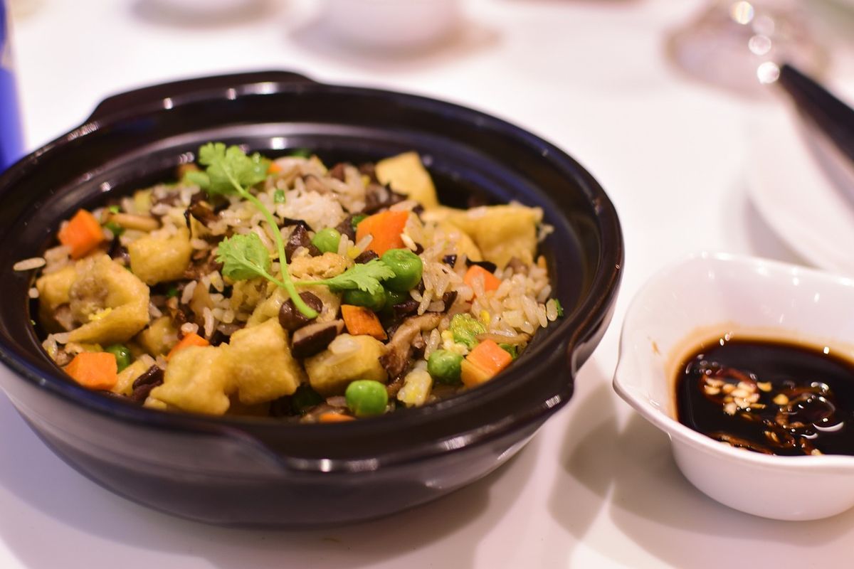 Ilustrasi masakan memakai clay pot 