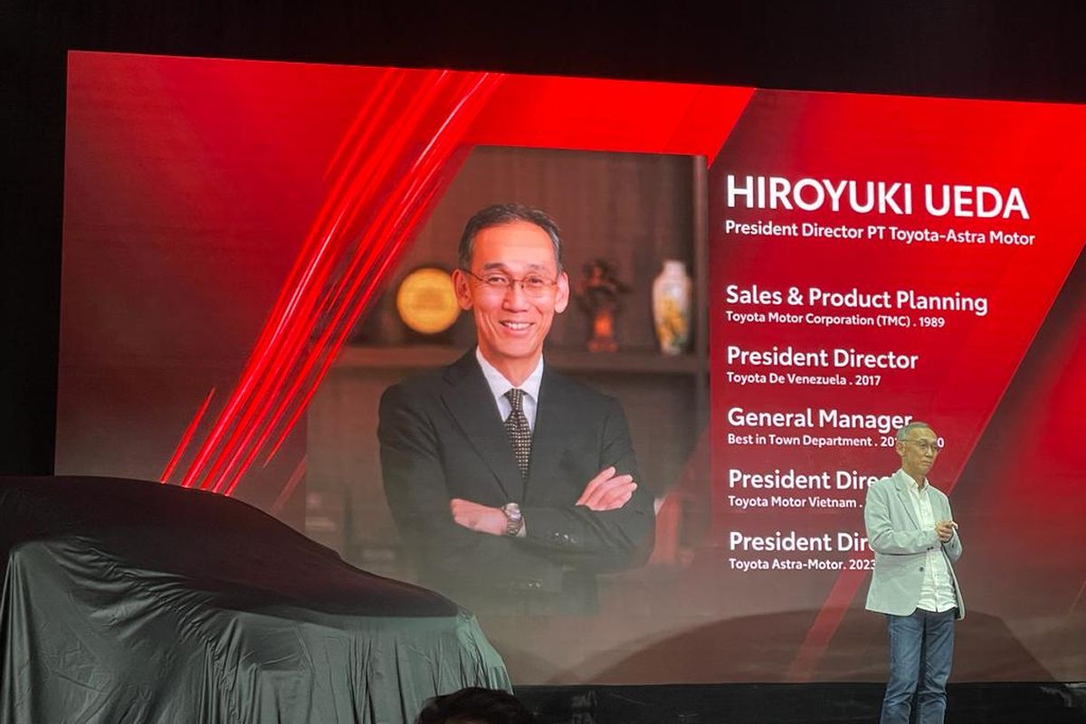 Presiden Direktur Toyota Astra Motor, Hiroyuki Ueda dalam seremoni All New Agya di Jakarta, Senin (13/2/2023).