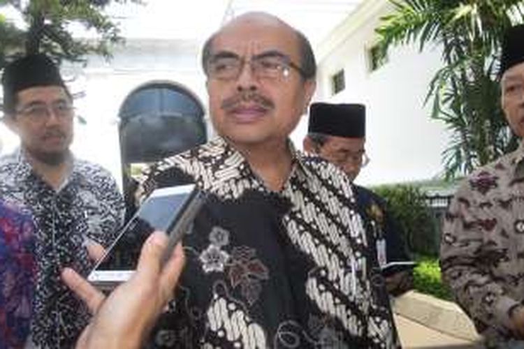 Ketua Baznas Bambang Soedibyo usai menerima zakat Presieden Joko Widodo di Istana, Selasa (28/6/2016).