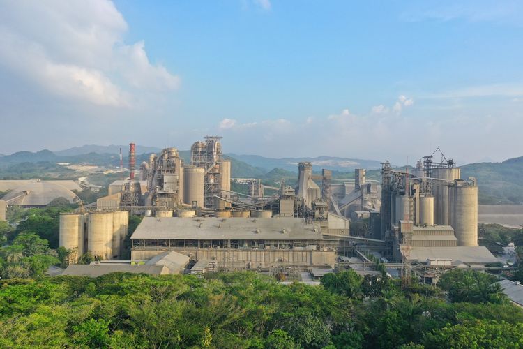 Para Konglomerat Pemilik Pabrik Semen di RI