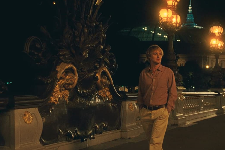 Owen Wilson dalam film Midnight in Paris (2011).