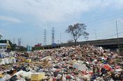 Tumpukan Sampah di TPS Waduk Cincin Meluber, Bau Menyengat Tercium hingga 20 Meter