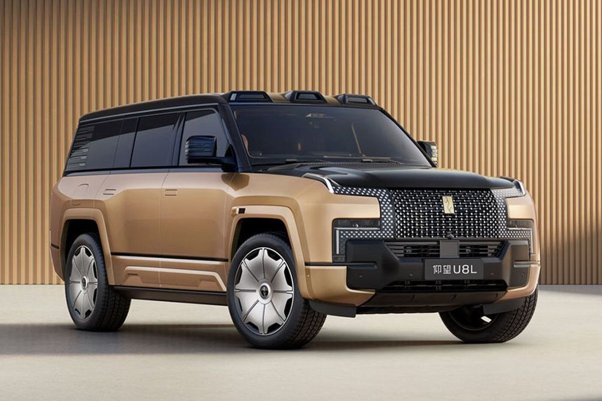 Yangwang, merek premium terbaru dari BYD, resmi meluncurkan Yangwang U8L pada ajang Auto Shanghai 2025.